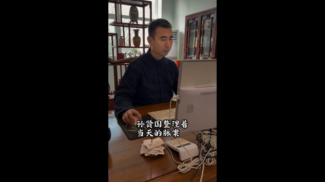 广成中医寻常日：天还没亮透就已排起长队