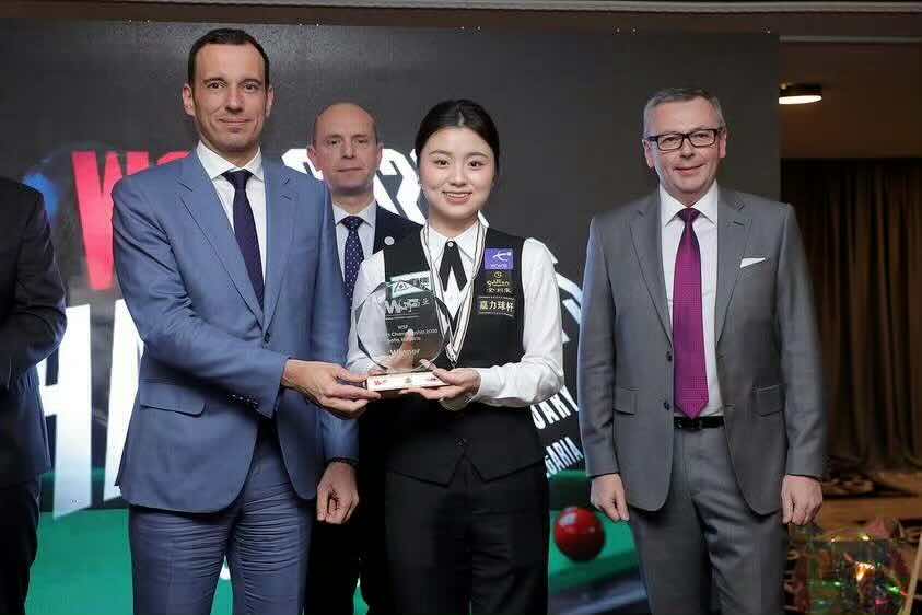 斩获第八个排名赛冠军，白雨露首登世界第一