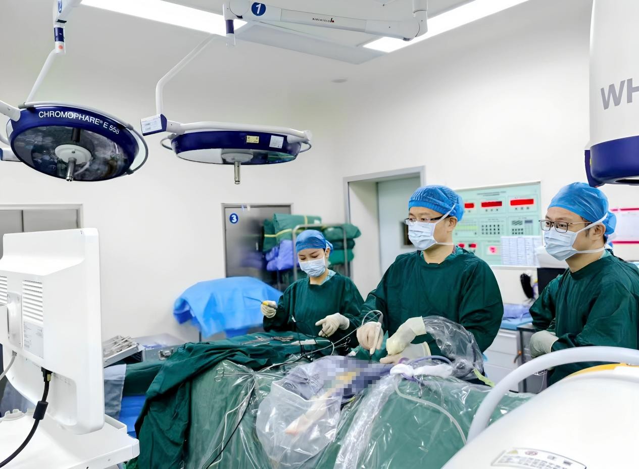 微创突破！胜利油田中心医院精准摘除罕见胸段椎间盘病灶