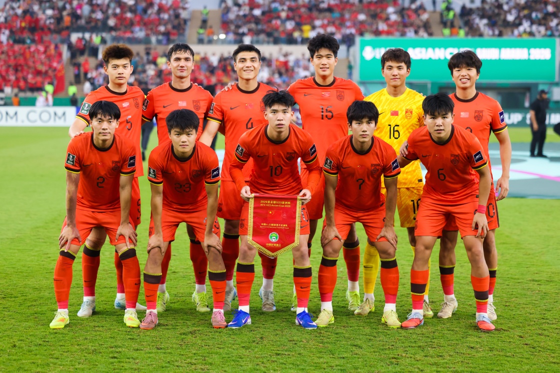 U23亚洲杯决赛正在进行，中国队两球暂时落后日本