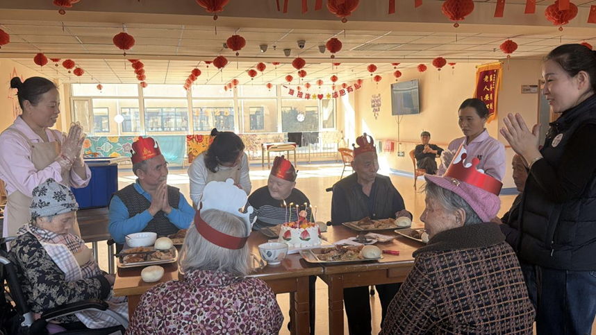 郓城县潘渡镇敬老院：集体生日暖人心 幸福夕阳别样红