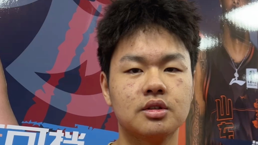 果然视频|大学生球迷史晓宇：从小就看山东男篮，祝队伍越来越好