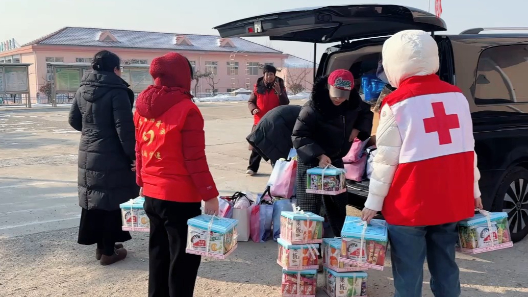 果然视频｜74份新年心愿礼物送抵栖霞，孩子们收获“意外之喜”