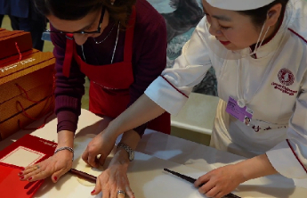 连续八年亮相达沃斯，喜家德非遗水饺成文化交流名片