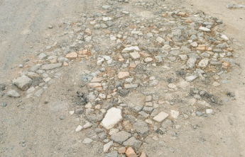 情报站·随手拍|济南济阳老城街一路段坑洼密布，市民急盼整修