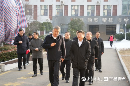 枣庄市政府副市长宋磊莅临枣庄经济学校考察调研