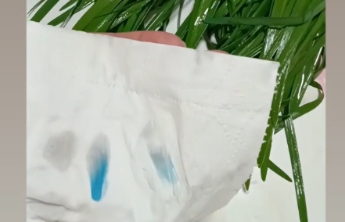 食安哨|纸巾擦了韭菜之后变蓝了，食品药品检验检测中心给出建议