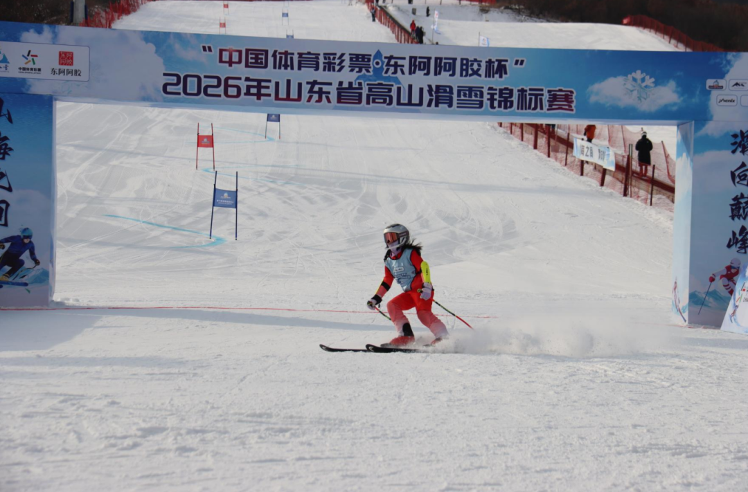 山东省首届高山滑雪锦标赛在海阳举行，共70余名运动员参赛-齐鲁晚报·齐鲁壹点