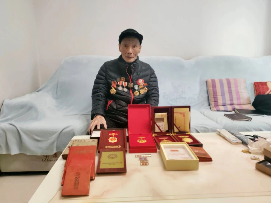 致敬老兵孙敬之：传承红色精神，沂河观邸社区共忆峥嵘岁月 