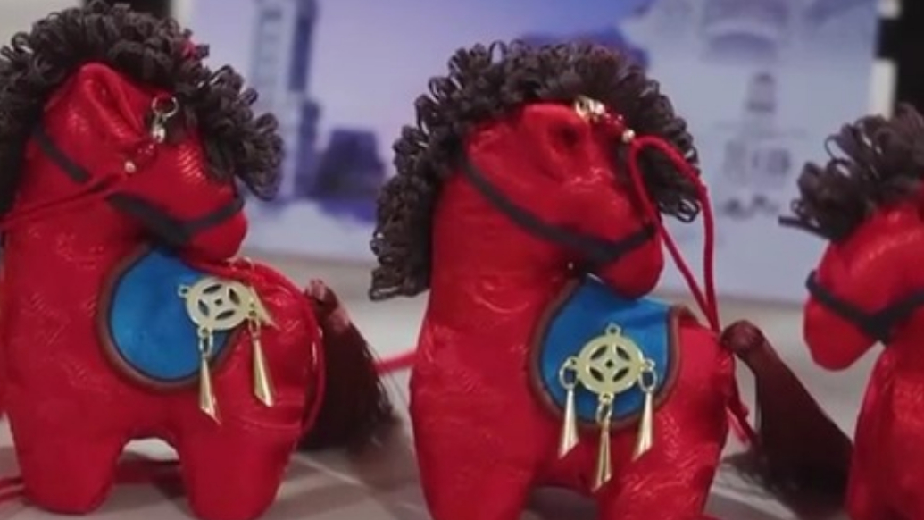 “烫头马”、生肖香包走俏，马元素手工艺品持续升温