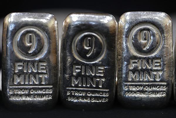 国际银价突破每盎司115美元