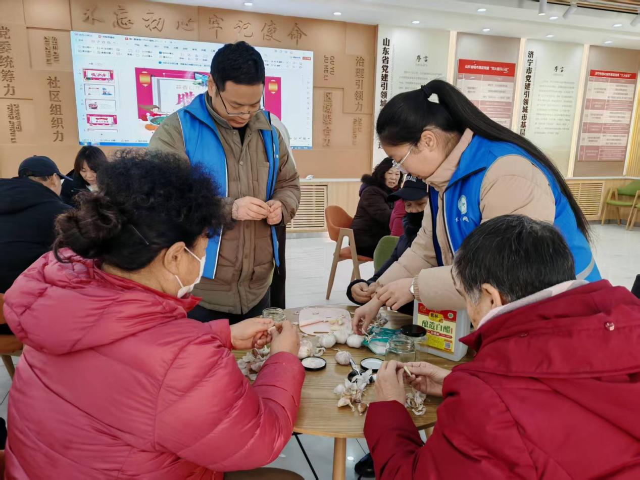 济阳街道龙行社区开展“浓情腊八·暖邻同行”活动
