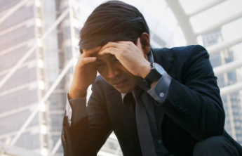 中年职场人进退两难，专家呼吁构建适老化用工规则