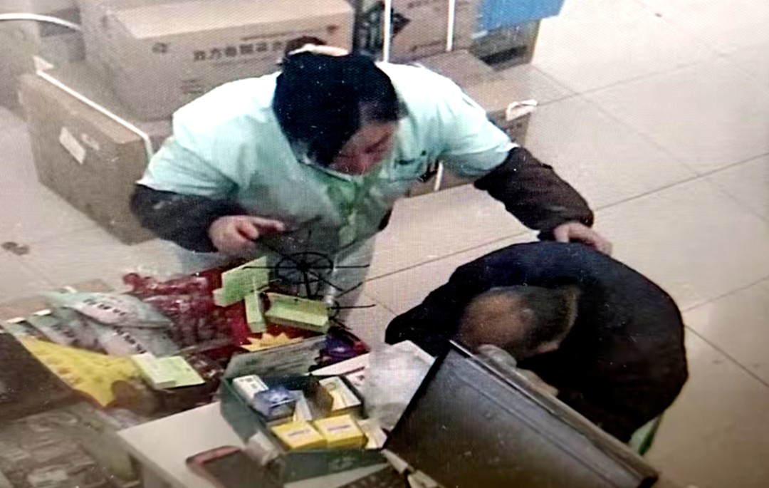 顾客结账时突发不适，山东信宏仁员工挺身而出