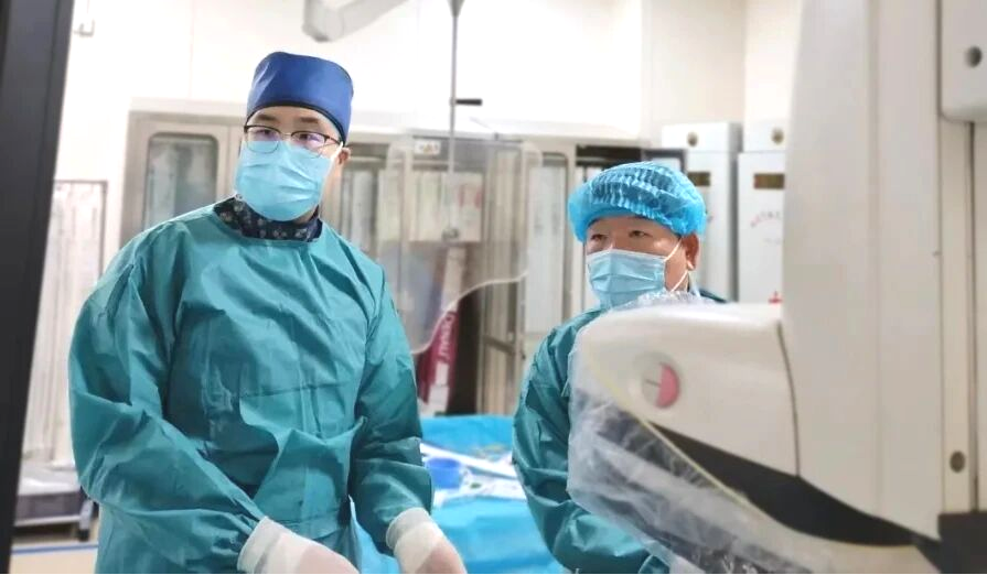 腿肿竟是“夺命警报”！医生：警惕下肢静脉血栓