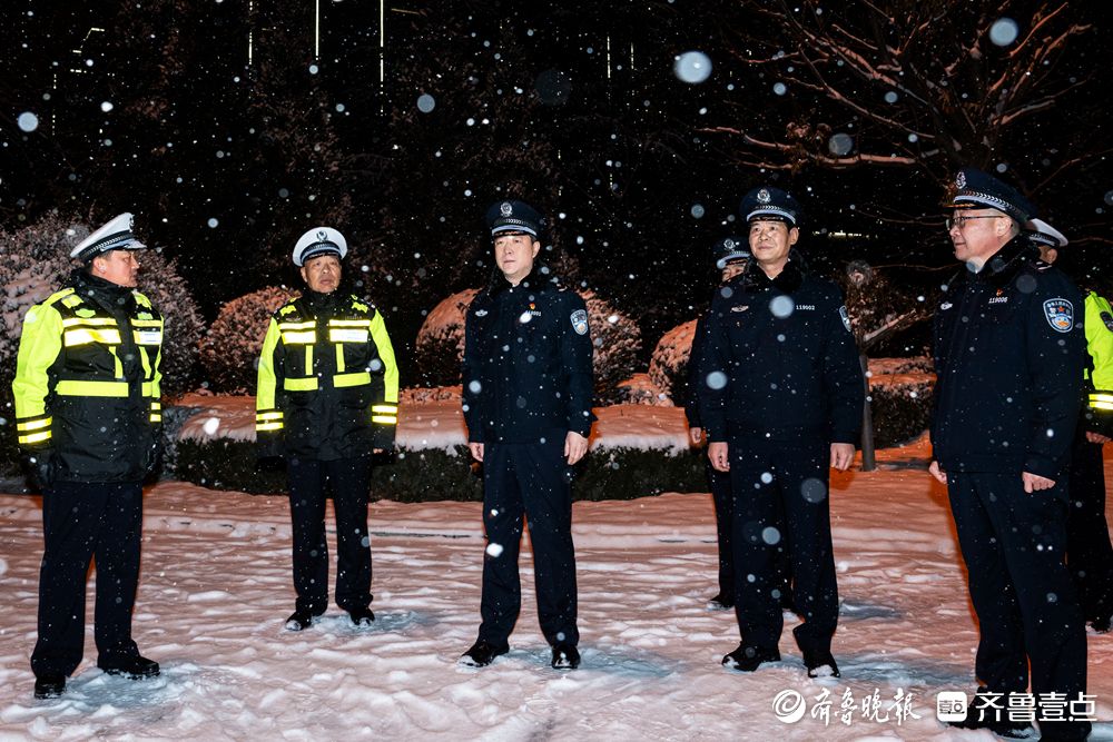 别样雪“警”，枣庄公安交警确保冰雪雨雾恶劣天气道路交通安全