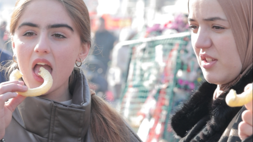 果然视频丨外籍友人“逛大集” 感受十足“中国味”