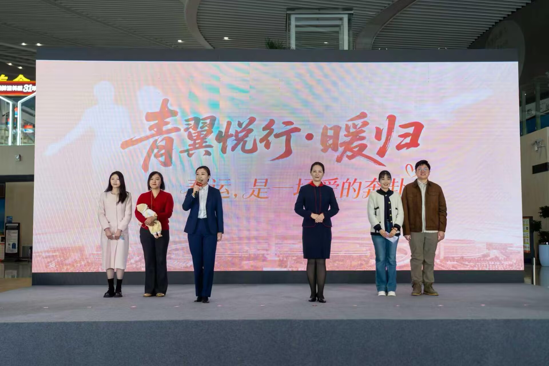 青岛机场举行春运主题活动，多元服务与惠民举措护航暖心回家路