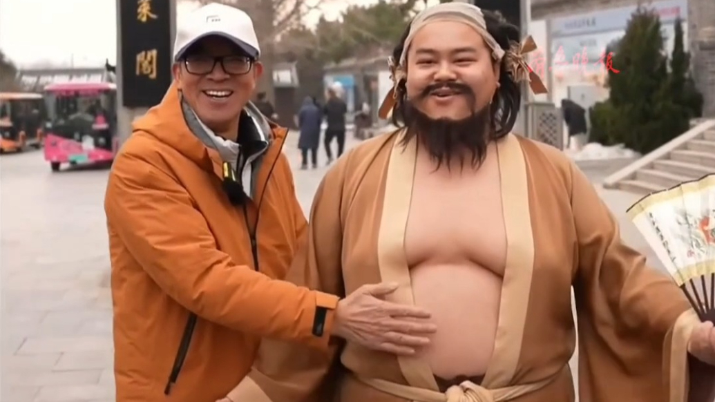 果然视频｜俞敏洪在蓬莱阁直播，摸“汉钟离”肚皮沾仙气