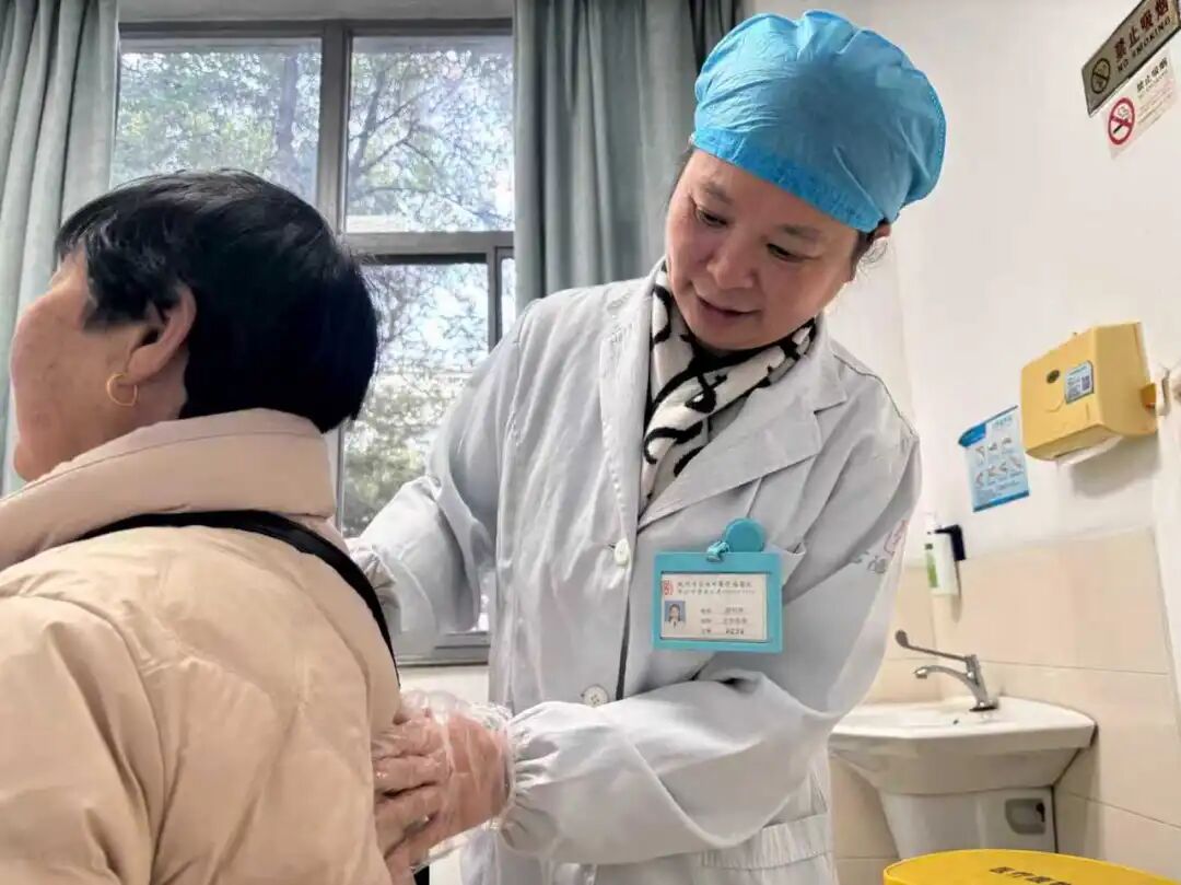 女子伸手关个灯，胸椎竟骨折了！天冷了，小心“无声”偷袭