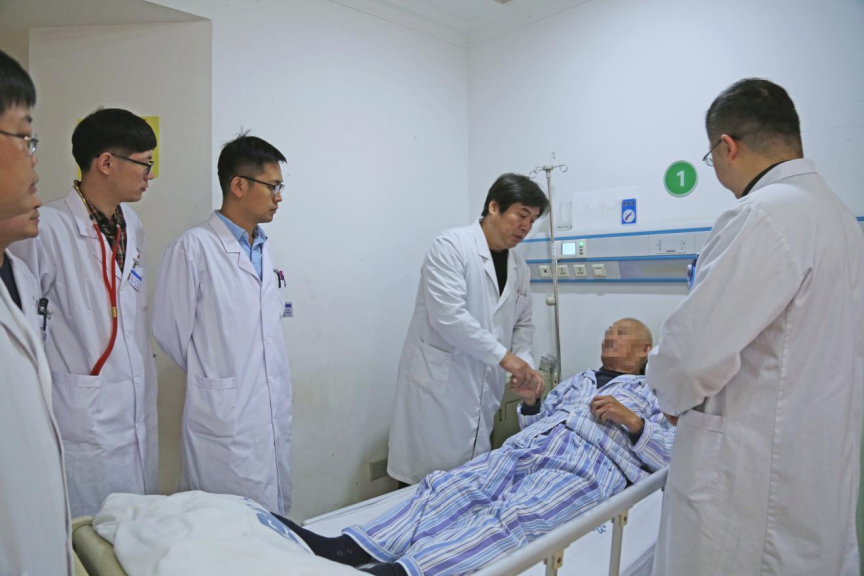 与“不定时炸弹”的生死博弈，毓璜顶医院血管外科巧拆腹膜后肿瘤