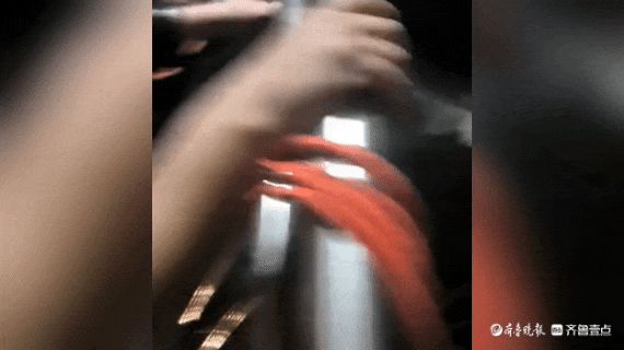 15楼高空生死营救！临清警民合力12分钟救回轻生男子