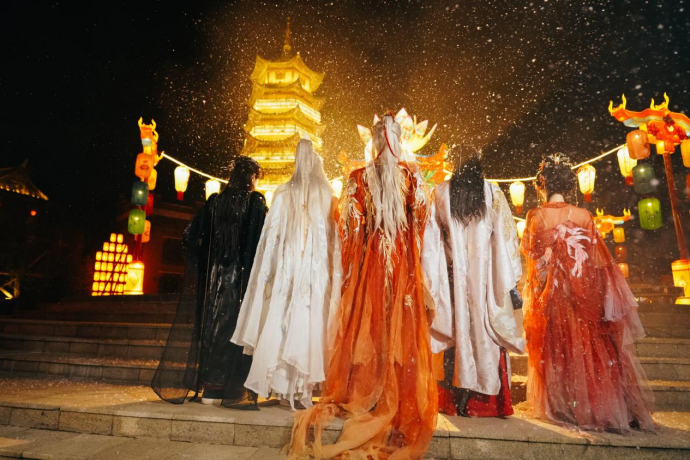 济南方特“新春灯会”开启超前体验！沉浸式盛宴邀您先睹为快