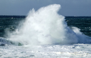 海上大风黄色预警持续！山东周边海域阵风可达9-10级
