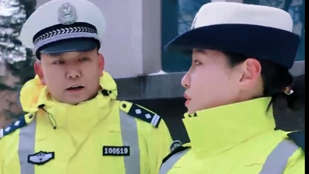 果然视频丨路上突然飘雪花，安全叮嘱送到家