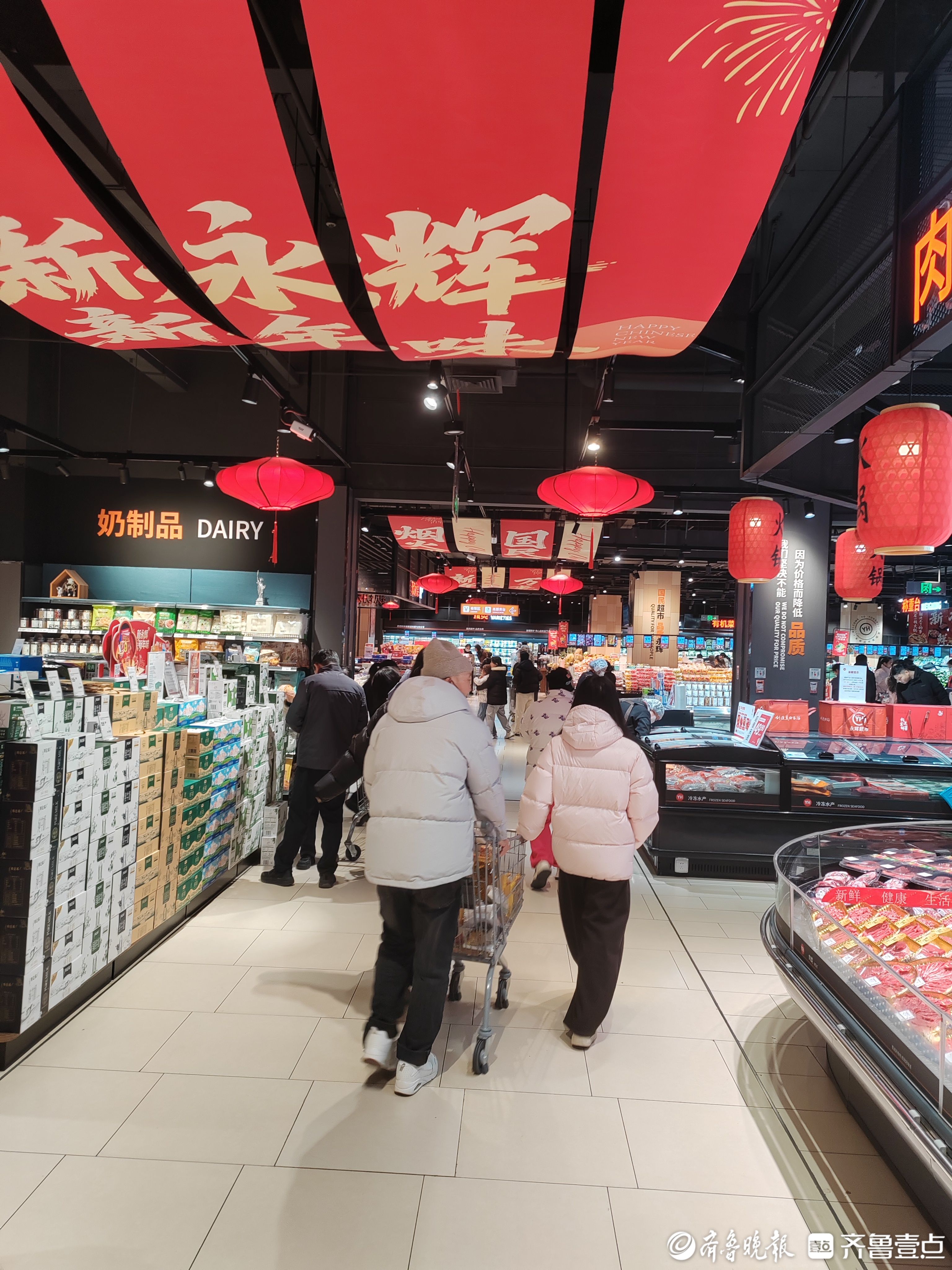 果然财经|年味里的“甜蜜博弈”：联名款走俏、非遗款转型，老味道靠创新出圈