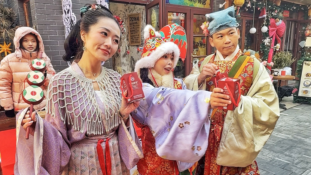 果然视频丨巾帼年货大集启幕，市南区劈柴院邀市民赶大集备年货