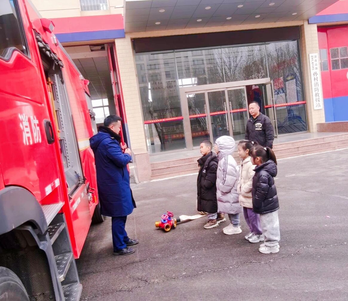 火焰蓝护平安 舞韵红传礼仪！黄金谷学校解锁寒假成长新方式