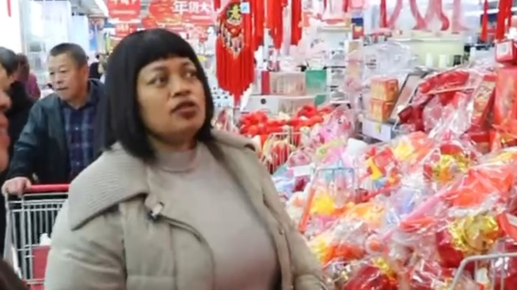 山东航空学院南非籍外教Portia连续两年在滨州过年