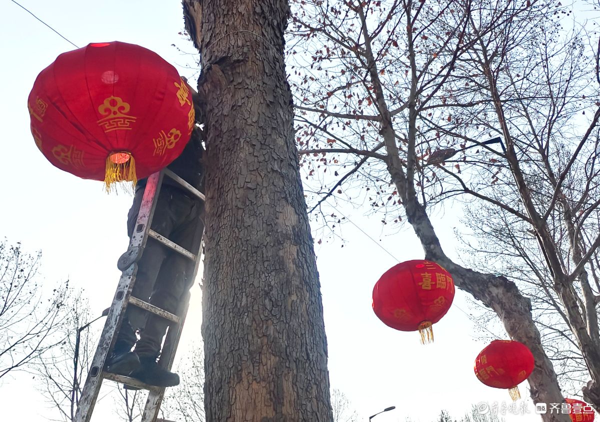 新春随手拍|过大年挂红灯年味浓（手机摄影）