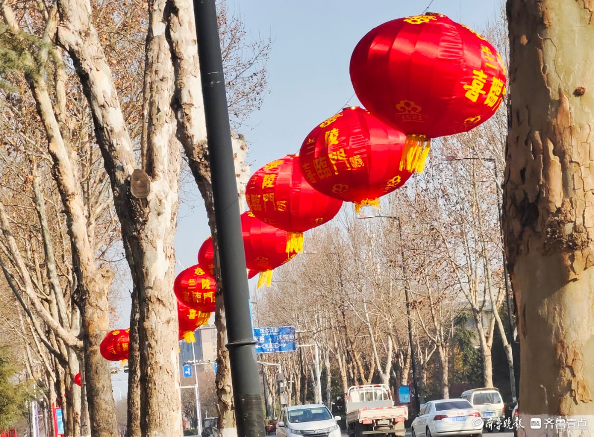 新春随手拍|过大年挂红灯年味浓（手机摄影）