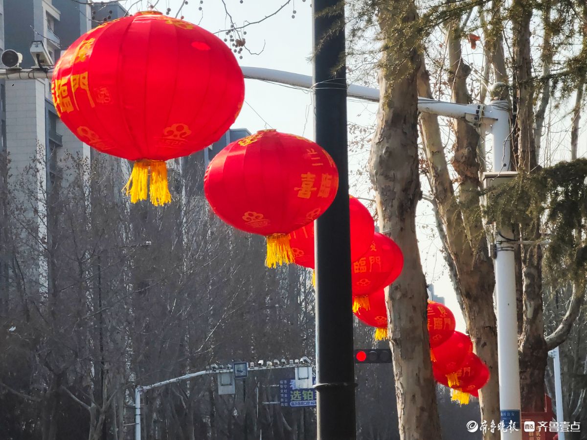 新春随手拍|过大年挂红灯年味浓（手机摄影）