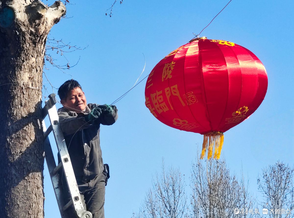 新春随手拍|过大年挂红灯年味浓（手机摄影）