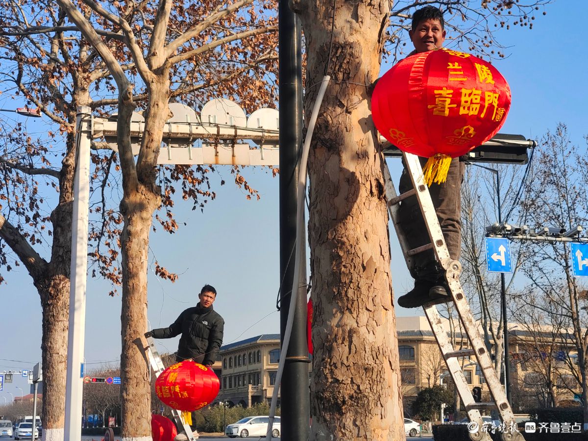 新春随手拍|过大年挂红灯年味浓（手机摄影）