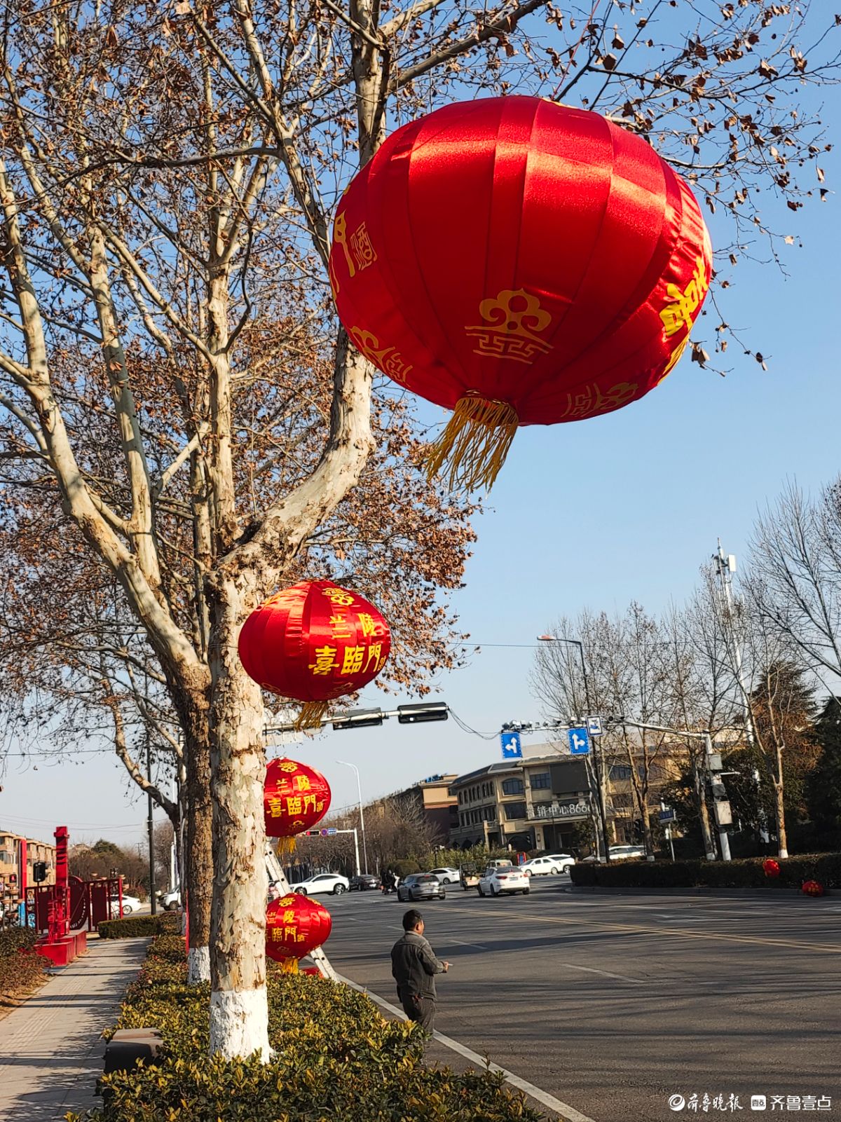 新春随手拍|过大年挂红灯年味浓（手机摄影）