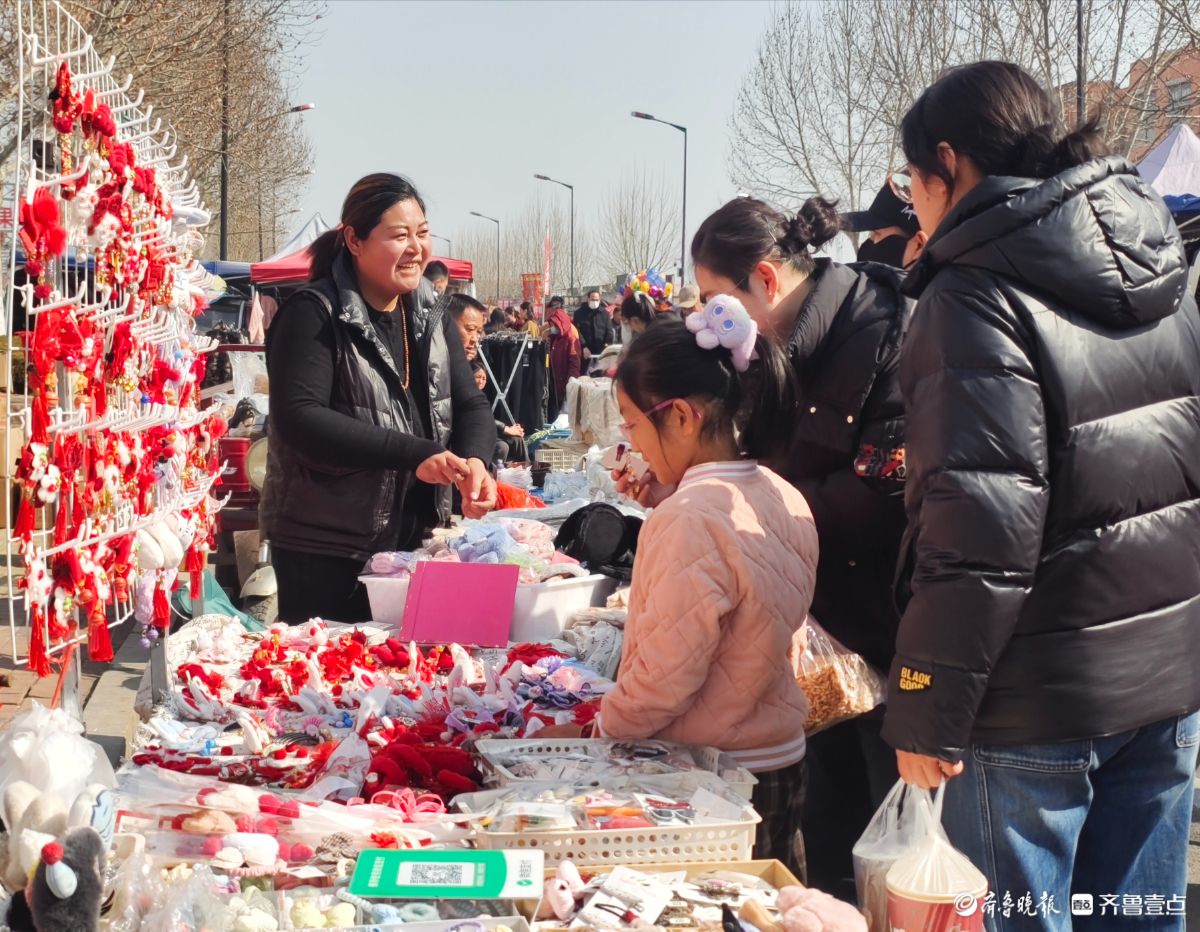 新春随手拍|赶年集，购发饰