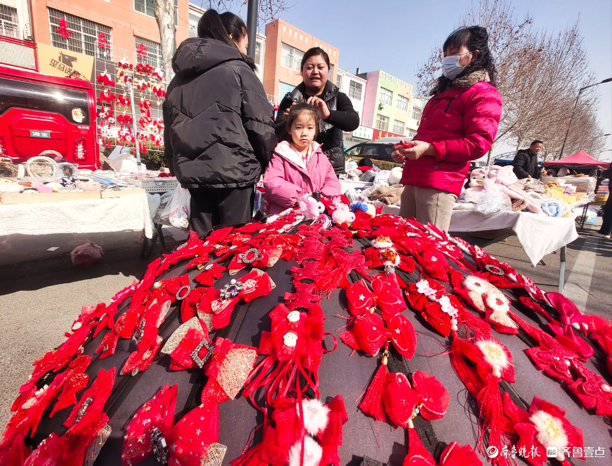 新春随手拍|赶年集，购发饰