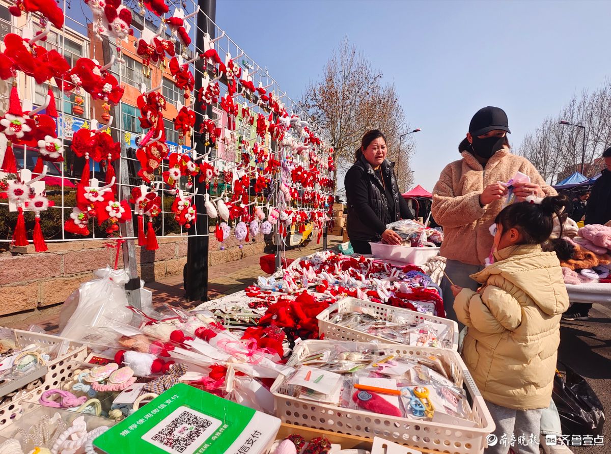 新春随手拍|赶年集，购发饰