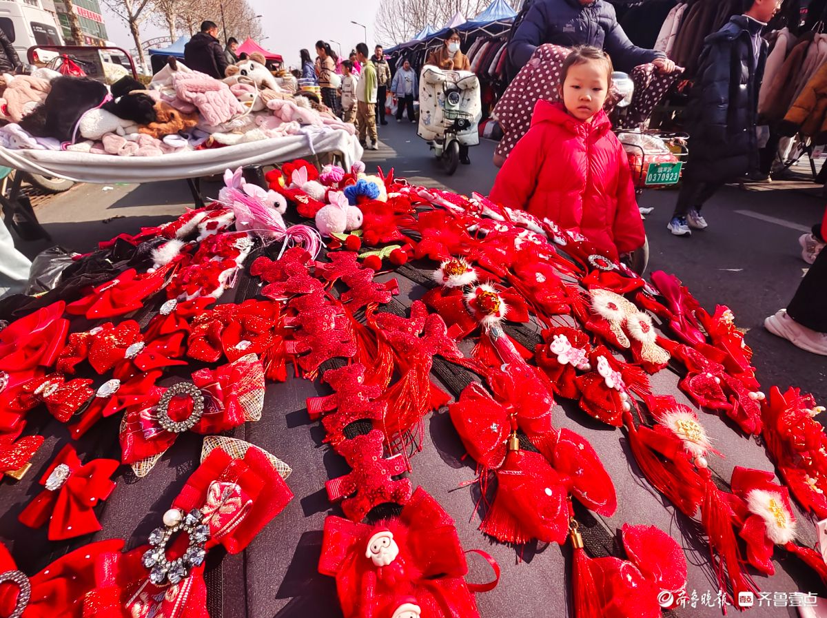 新春随手拍|赶年集，购发饰