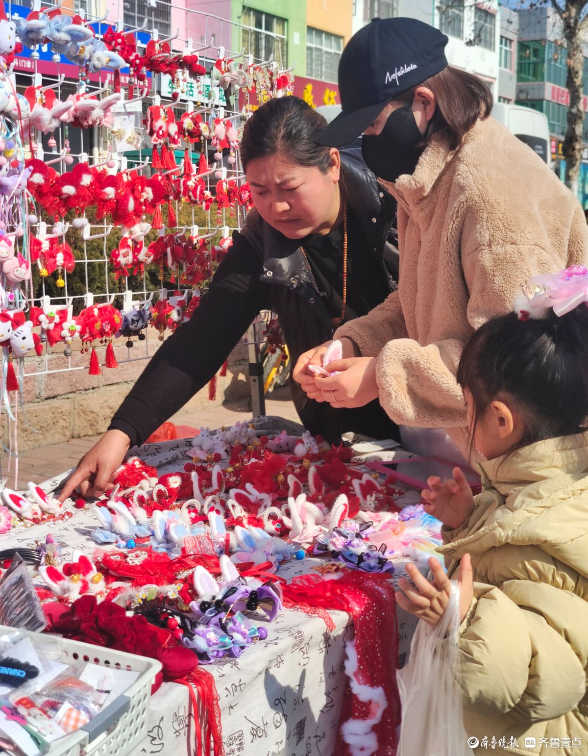 新春随手拍|赶年集，购发饰