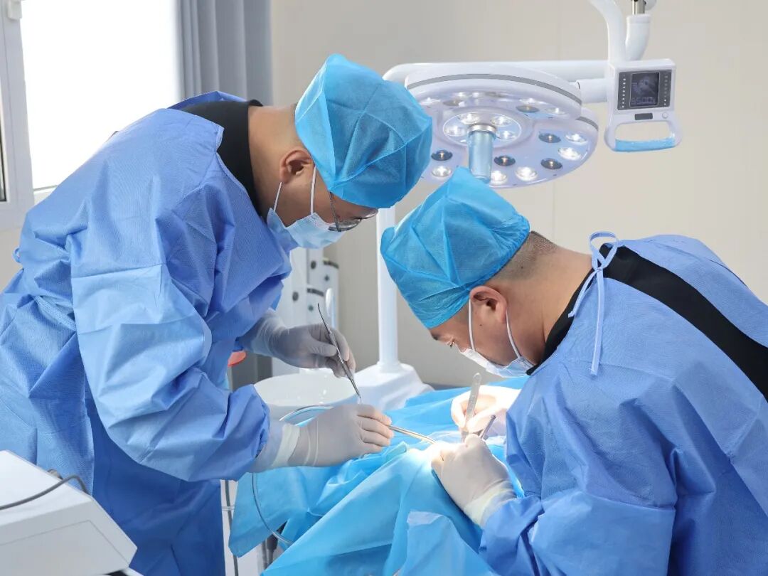 滨州市中心医院对口支援医生在辛店镇卫生院开展种植牙植入手术