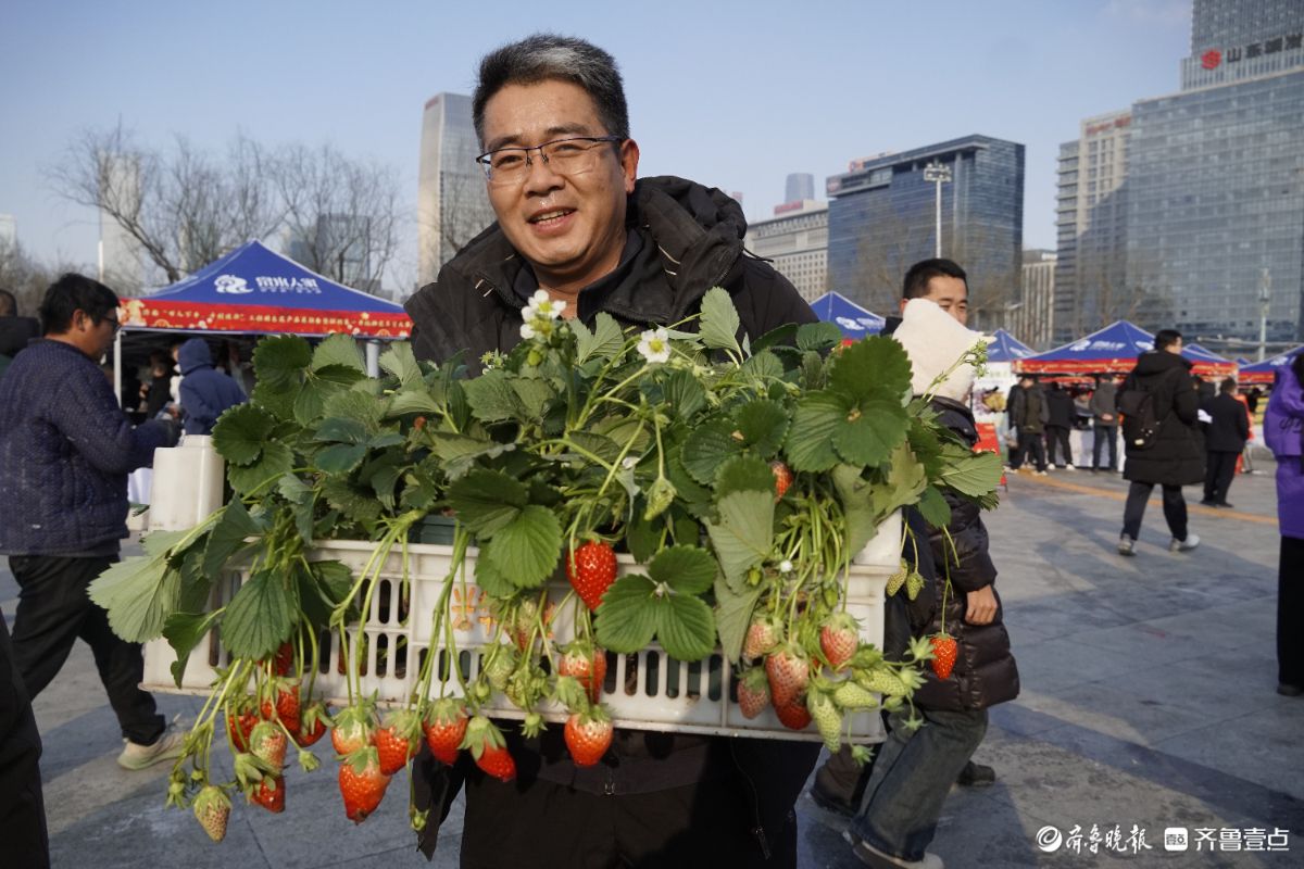 新春随手拍|助农大集乡味浓