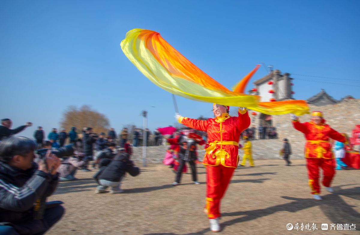 新春随手拍|锣鼓喧天彩带飘