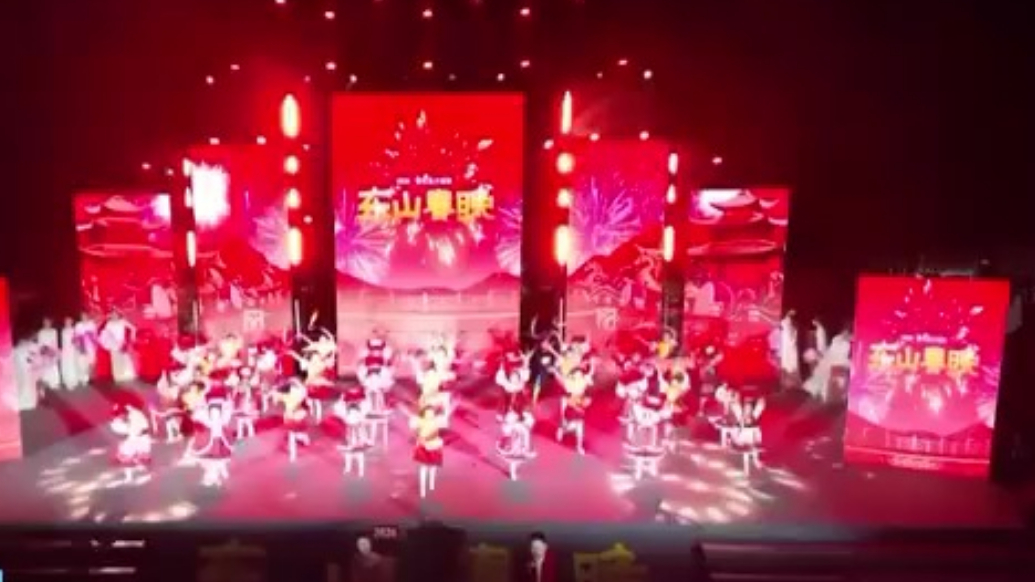 乡土乡韵新活力，多地举办“村晚”贺新春