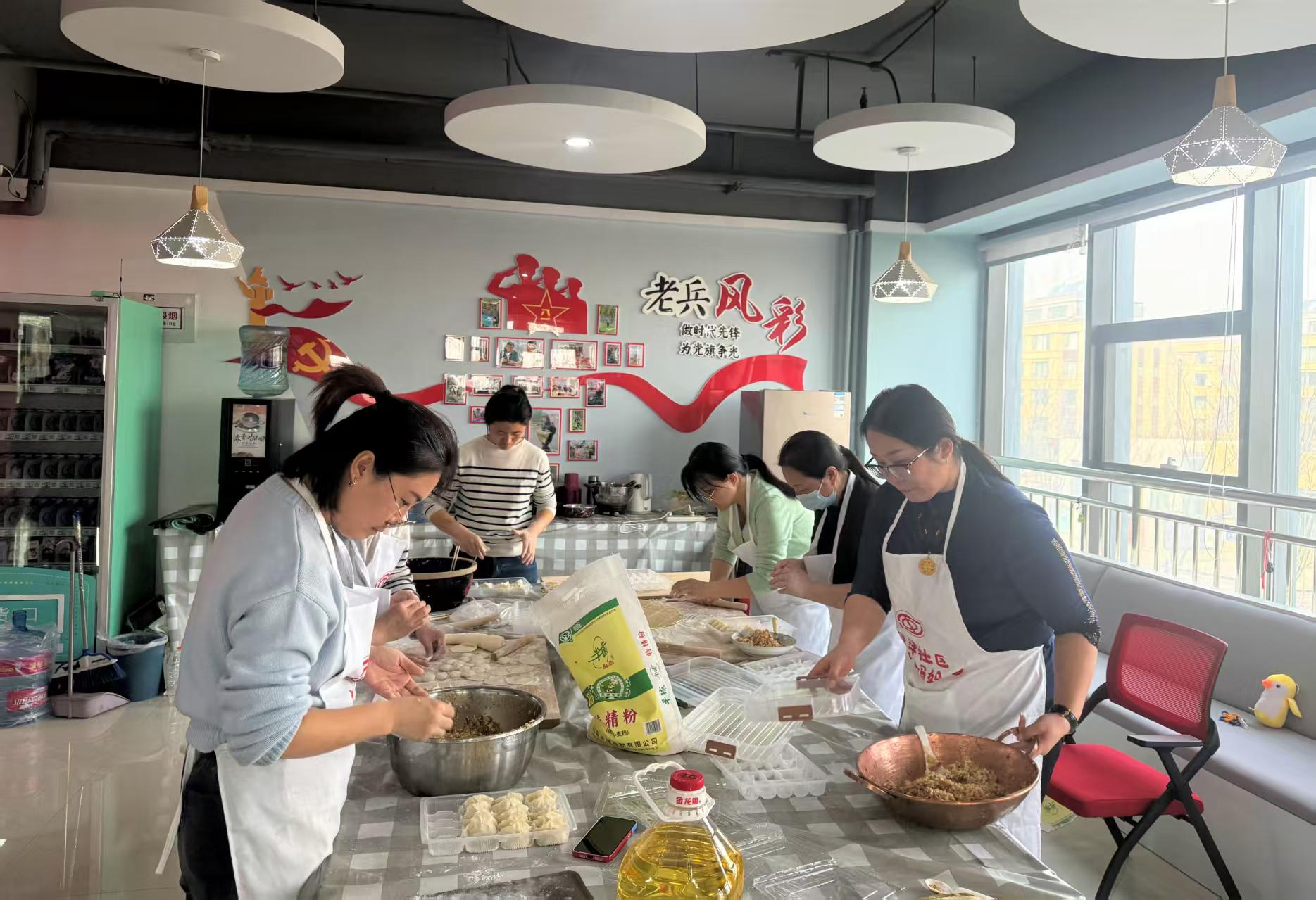 浙商银行东营分行联合康洋社区同心共建为独居老人送温暖