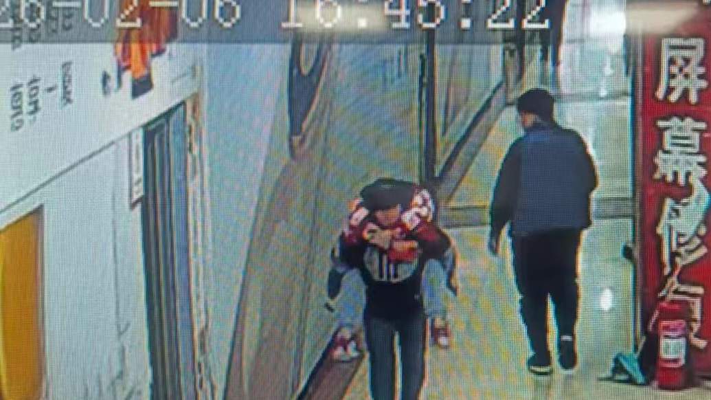 微纪录·新春走基层|善良的快递员华姐